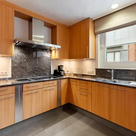 Holiday home Elegant In With Sauna, Cleaning Included